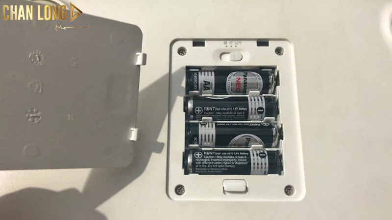 thay-pin-can-dien-tu