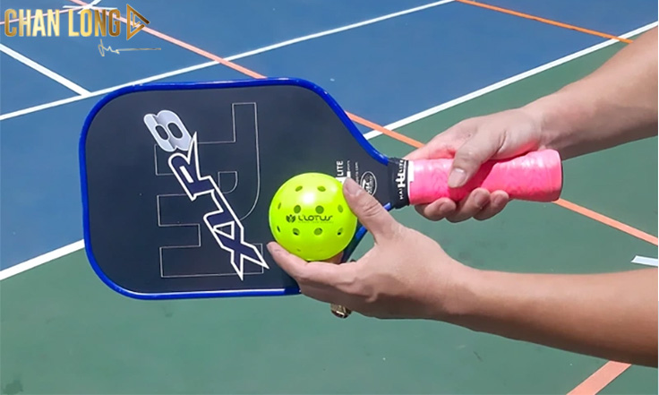 giao bong pickleball