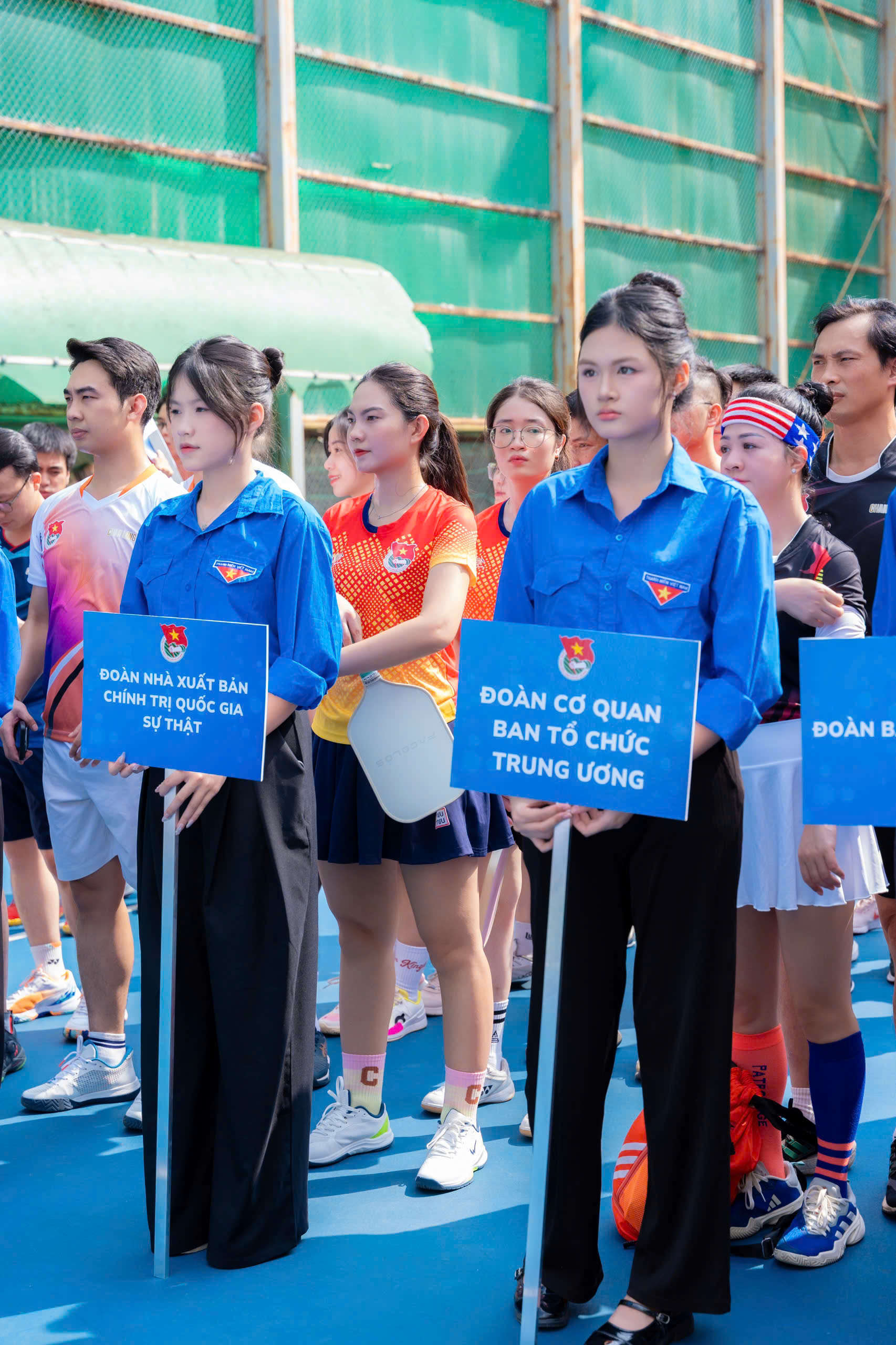 chan long giai thanh nien 10